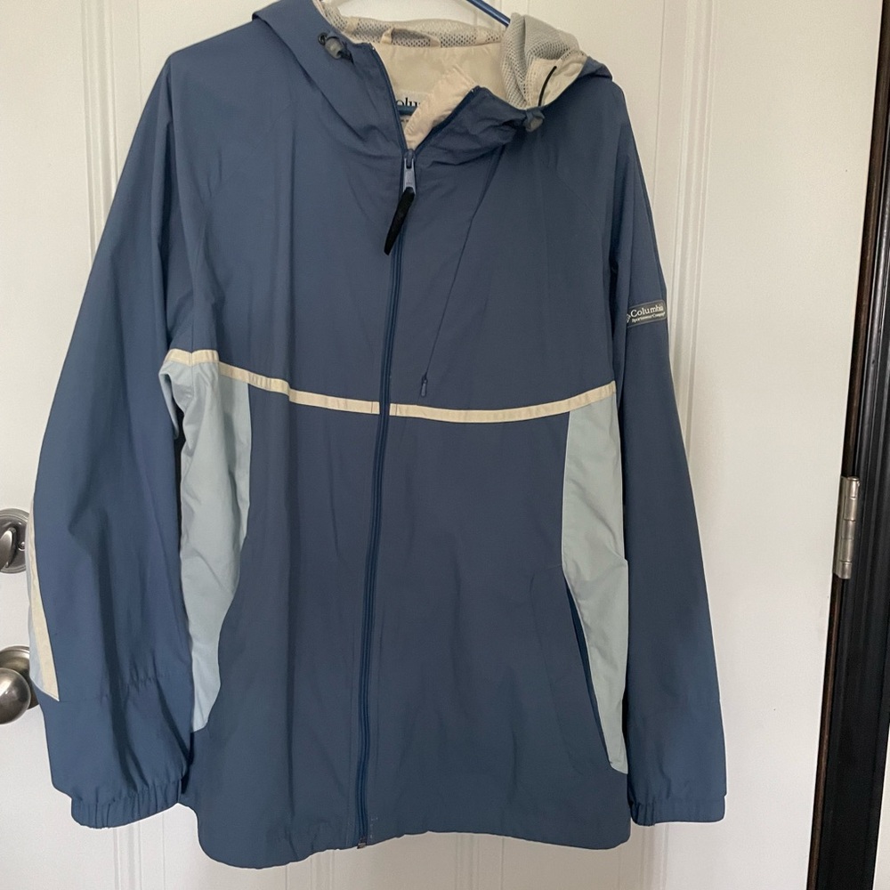 Spring jacket/water resistant. Jacket - Picture 7 of 10